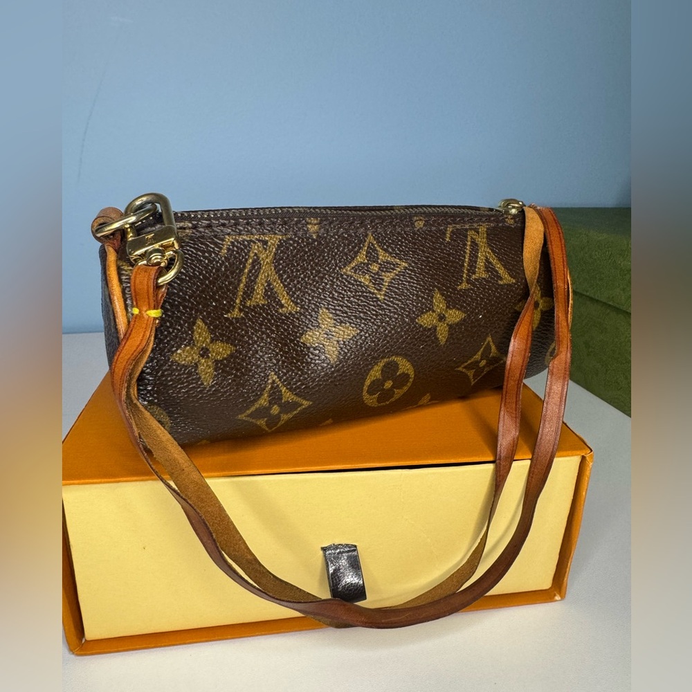 Louis Vuitton Monogram Trousse Ronde’ Pouch